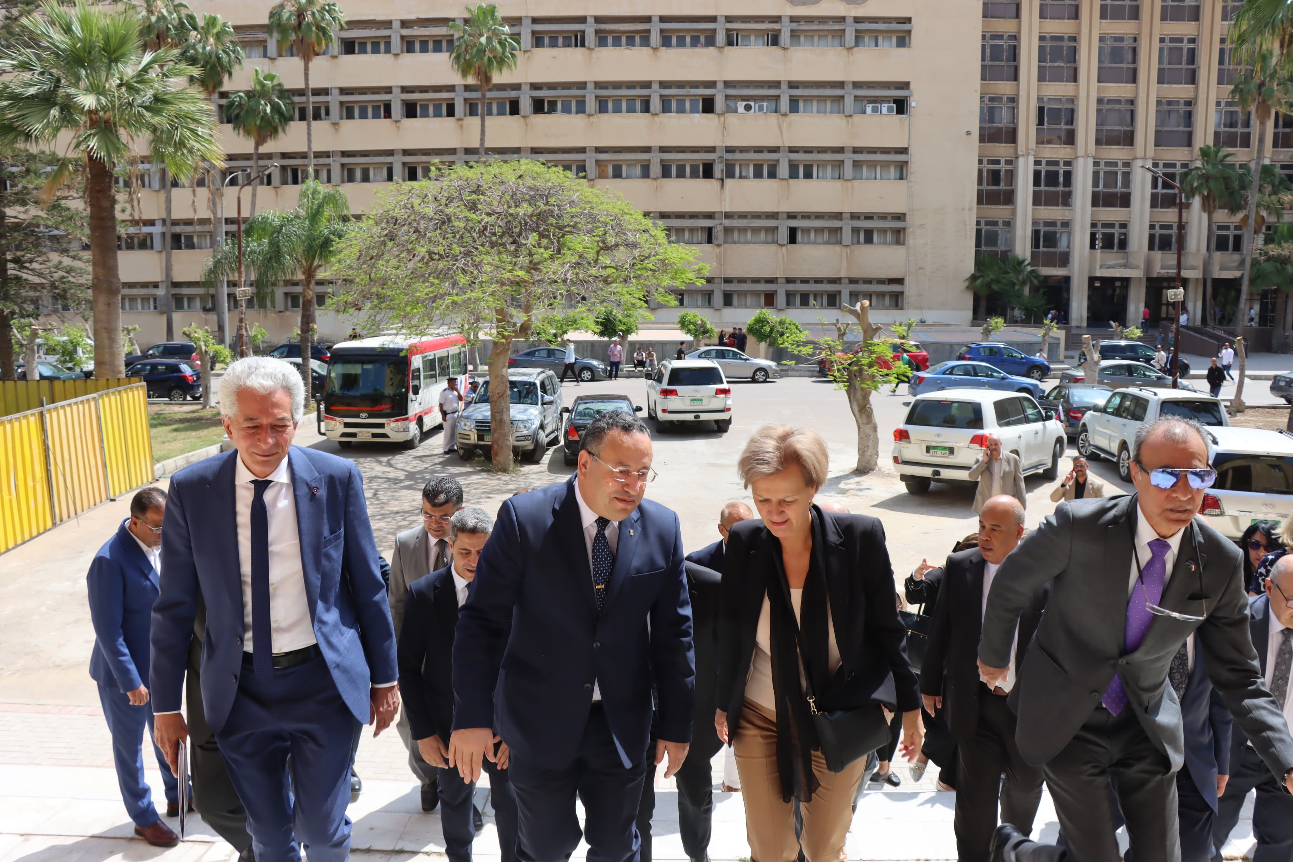 607e39b9 f525 4067 8791 f3737259f8d1