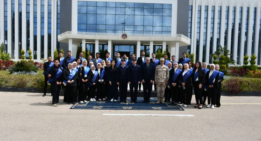طلاب جامعة الإسكندرية في زيارة للكلية البحرية للتعرف على دور القوات البحرية في تأمين السواحل المصرية